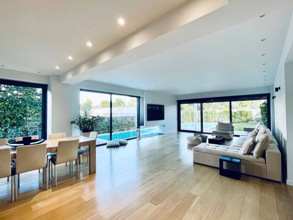 Artemisia Luxury Maisonette Helliniko
