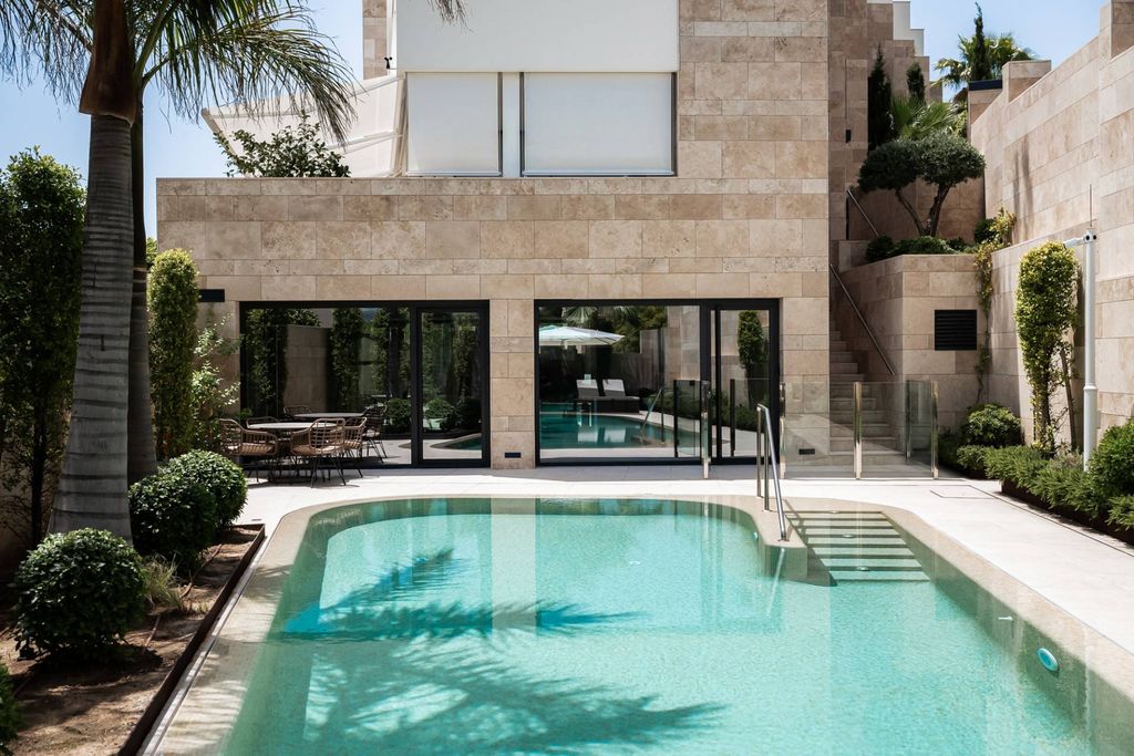 Luxury Apartment for Sale in Benahavís