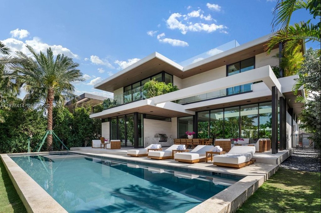 Brand-New Waterfront Luxury Villa in Sunset Island III, Miami Beach